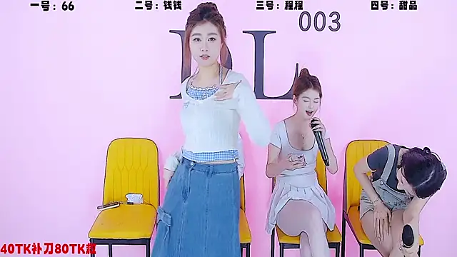 Snapshot of ZZ00333 chatting on March 4, 2025, 10:13 am ZZ00333 online show from March 4, 2025, 10:13 am