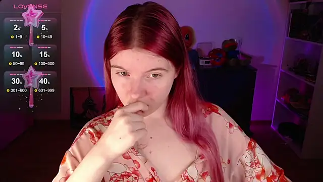 Snapshot of Strawberry_juli chatting on November 2, 2025, 10:53 am Strawberry juli online show from November 2, 2025, 10:53 am