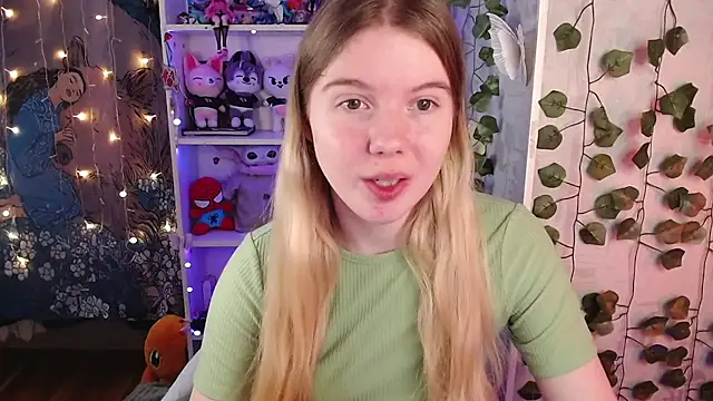 Snapshot of Strawberry_juli chatting on February 27, 2025, 5:29 am Strawberry juli online show from February 27, 2025, 5:29 am