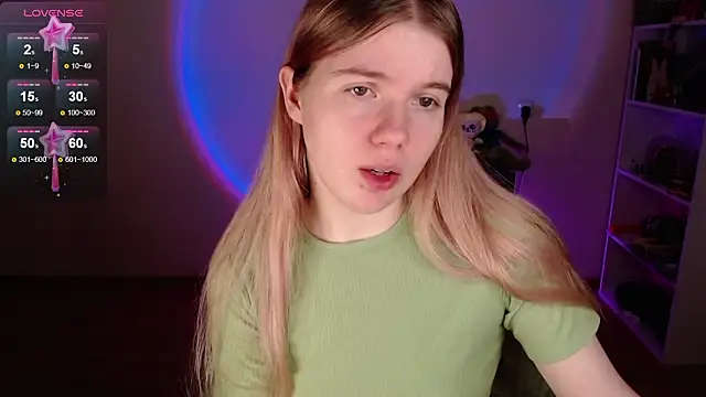 Strawberry juli online show from March 19, 2026, 7:52 am