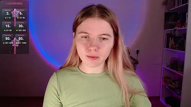 Snapshot of Strawberry_juli chatting on February 15, 2026, 7:51 am Strawberry juli online show from February 15, 2026, 7:51 am