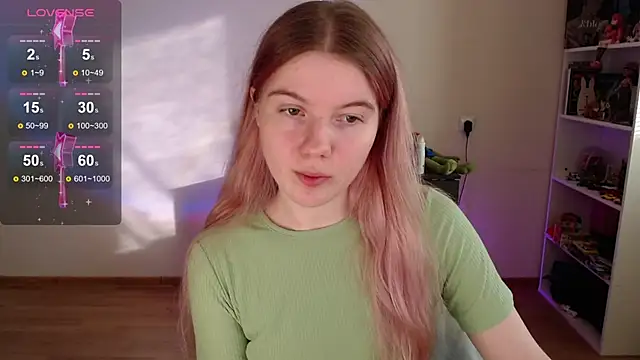 Snapshot of Strawberry_juli chatting on January 15, 2026, 8:29 am Strawberry juli online show from January 15, 2026, 8:29 am