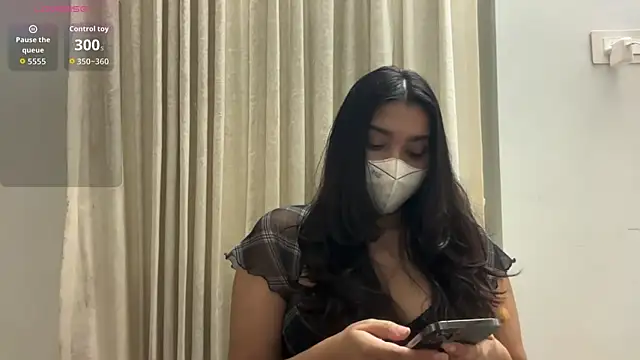 Snapshot of oviyakalra chatting on September 25, 2025, 2:28 am oviyakalra online show from September 25, 2025, 2:28 am