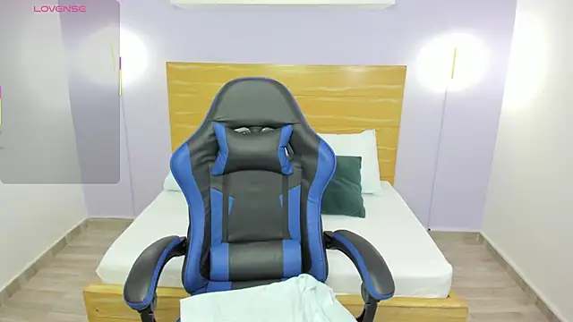 dulce victoriaa  online show from April 28, 2026, 3:44 am