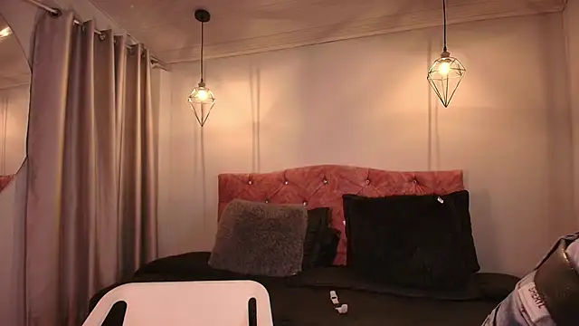 miaoconell online show from December 5, 2025, 9:01 pm