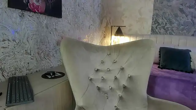 Arianaa collins online show from November 14, 2025, 11:58 am