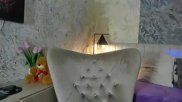 Arianaa collins online show from October 31, 2025, 12:02 pm