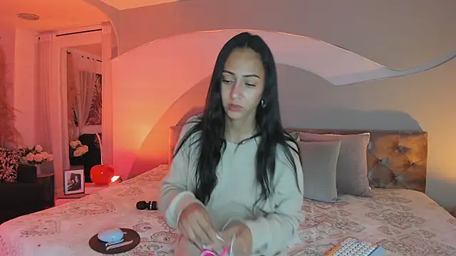 Elizabeth clark  online show from December 21, 2025, 12:51 pm