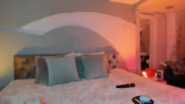 Elizabeth clark  online show from November 11, 2025, 8:03 pm