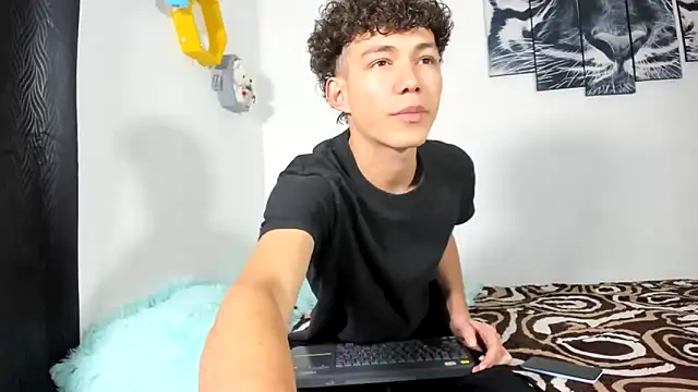 Maxxi hot23 online show from March 15, 2025, 2:01 pm