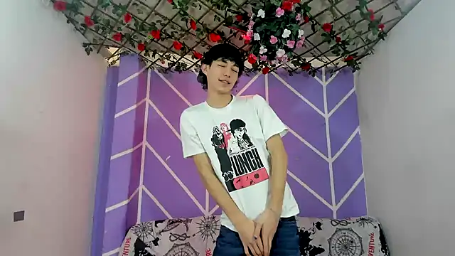 Maxxi hot23 online show from October 11, 2025, 7:37 pm