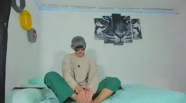 Maxxi hot23 online show from March 2, 2025, 7:08 pm