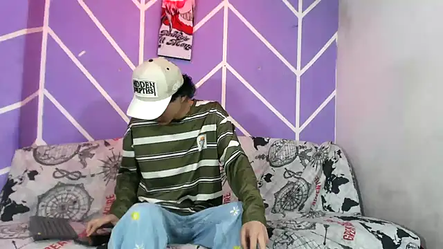 Maxxi hot23 online show from September 26, 2025, 7:21 pm