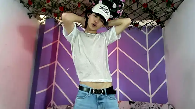 Maxxi hot23 online show from September 25, 2025, 7:31 pm