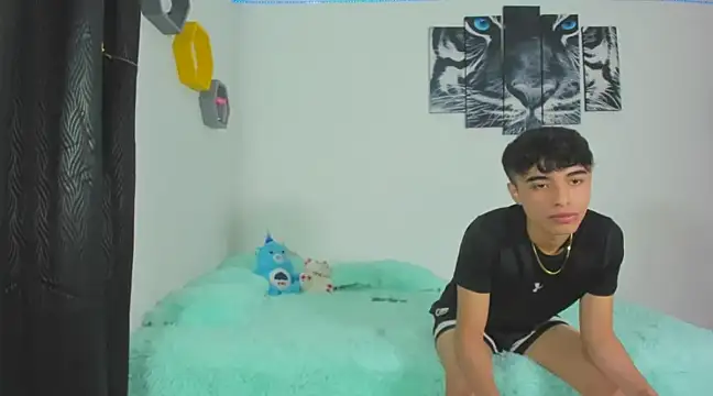 Maxxi hot23 online show from March 4, 2025, 3:37 pm