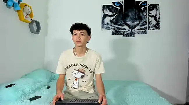 Maxxi hot23 online show from March 8, 2025, 3:02 pm