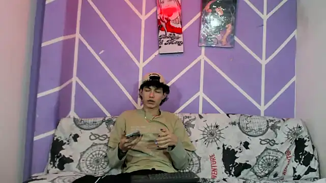 Maxxi hot23 online show from September 18, 2025, 7:28 pm