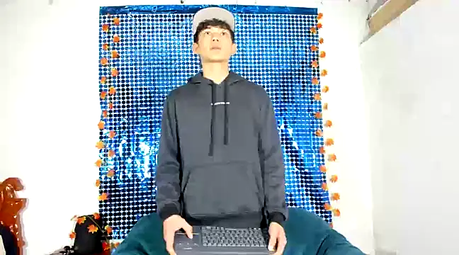 Maxxi hot23 online show from February 26, 2025, 1:36 am