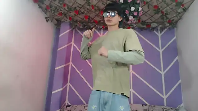 Maxxi hot23 online show from October 13, 2025, 1:07 am