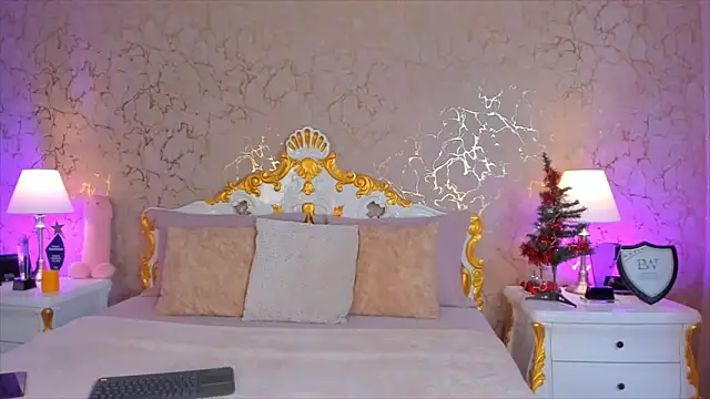 ScarlettWallace online show from December 14, 2025, 8:03 pm