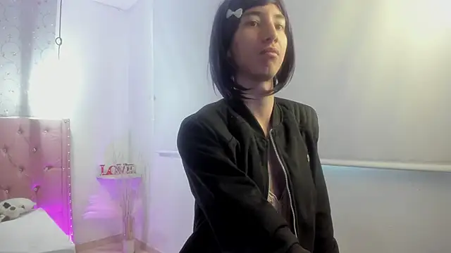 loverisu-coral online show from March 9, 2026, 9:40 pm