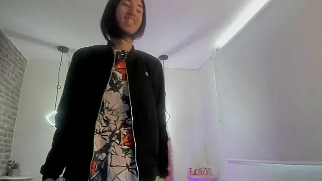 loverisu-coral online show from March 6, 2026, 9:21 pm