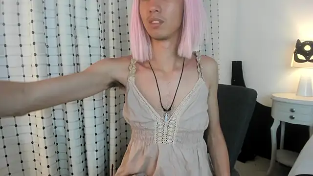 loverisu-coral online show from December 5, 2025, 8:06 pm