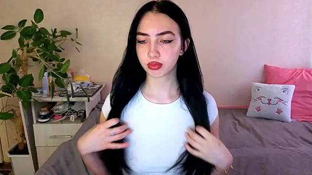 WildKittenX  online show from June 8, 2026, 4:02 am