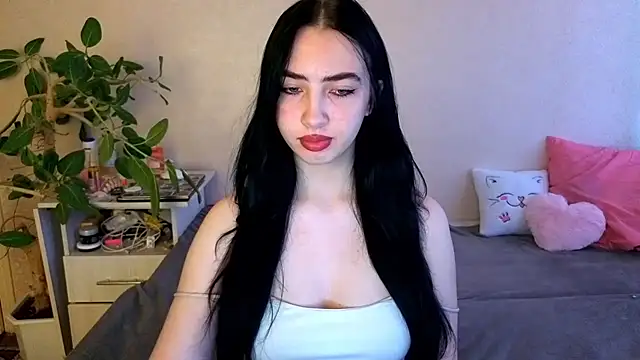 WildKittenX  online show from June 18, 2026, 4:00 am
