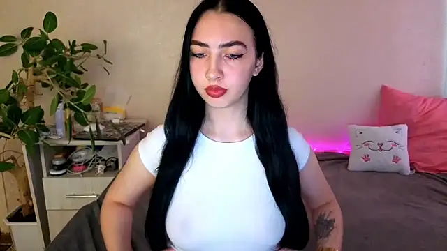 WildKittenX  online show from June 7, 2026, 4:07 am