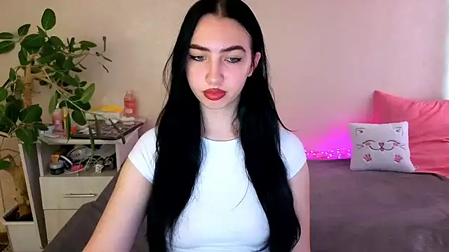 WildKittenX  online show from June 6, 2026, 4:07 am