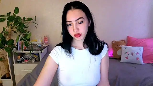 WildKittenX  online show from June 5, 2026, 4:06 am