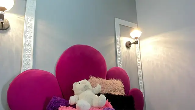 Bonniie 22 online show from February 11, 2026, 7:47 pm