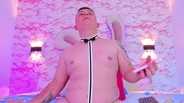 IM SINAY online show from March 3, 2025, 10:20 pm