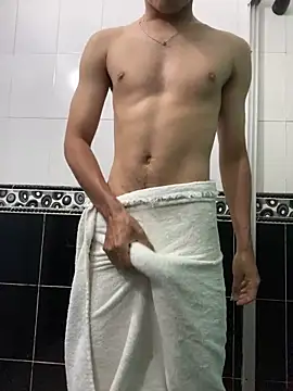 18 ALExxx online show from April 25, 2026, 5:54 am