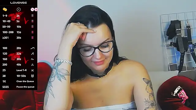 Miss Vic online show from December 13, 2025, 8:04 pm