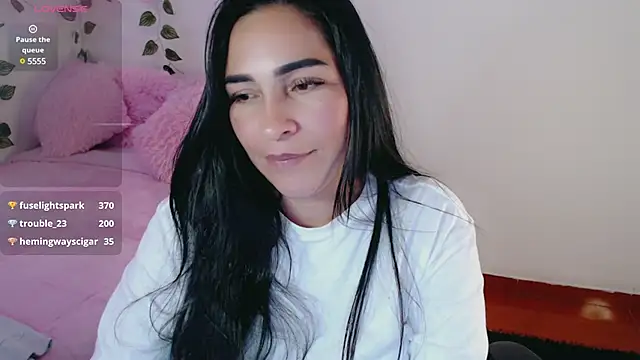 luna lgomez  online show from March 1, 2025, 4:44 pm