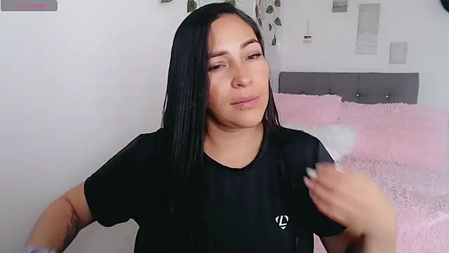 luna lgomez  online show from February 22, 2026, 1:13 pm