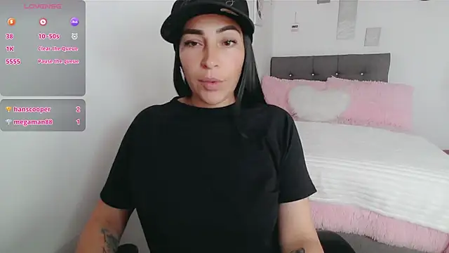 luna lgomez  online show from December 17, 2025, 1:38 pm