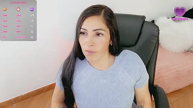 luna lgomez  online show from April 1, 2026, 12:28 pm