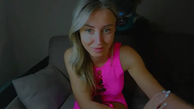 snezana blond online show from March 17, 2025, 5:05 pm