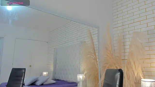 Emilly wilson  online show from November 6, 2025, 12:31 pm