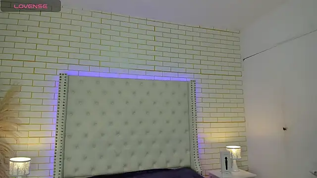 Emilly wilson  online show from January 7, 2026, 11:37 am