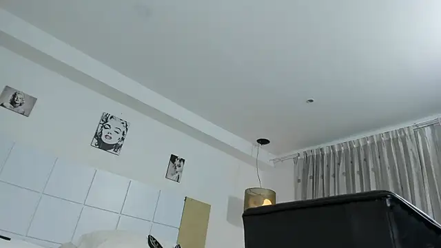 ElectraRhodes1 online show from November 25, 2025, 9:48 pm