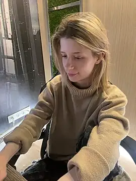 amorearte m online show from March 11, 2025, 9:48 pm