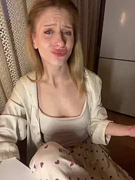 amorearte m online show from March 10, 2026, 4:22 pm