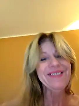 Melody73 online show from November 11, 2025, 7:03 am