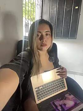 lunaxxx 69 online show from November 21, 2025, 9:25 pm