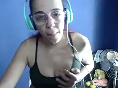 Snapshot of luli_angel chatting on March 3, 2025, 6:42 am luli angel online show from March 3, 2025, 6:42 am