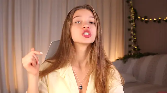 Snapshot of UdelaHathorne chatting on October 16, 2025, 3:31 pm UdelaHathorne online show from October 16, 2025, 3:31 pm
